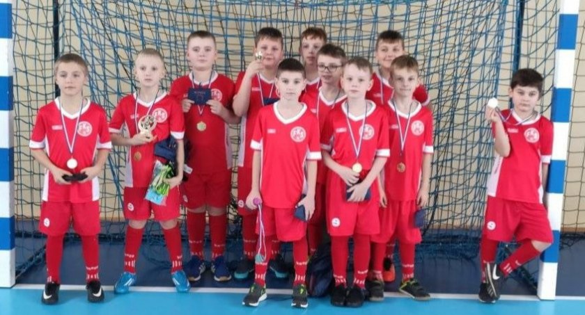 Grali młodzi futboliści FKS Łazy Starachowice. Pierwszy noworoczny sprawdzian mają za sobą