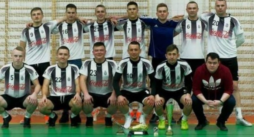 Atletico Pawłów pewnie zmierza po tytuł. Finiszuje halowa liga piłki nożnej 
