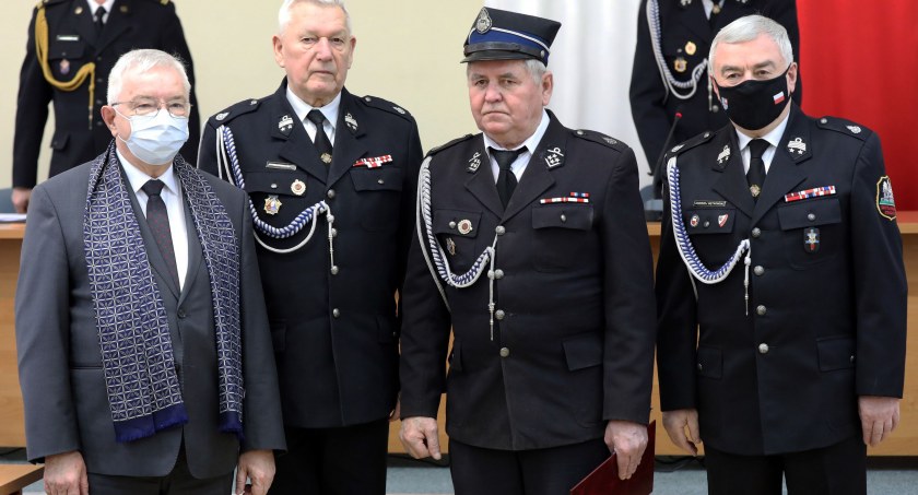 Starachowice. Wybory w powiatowej straży OSP i medal honorowy