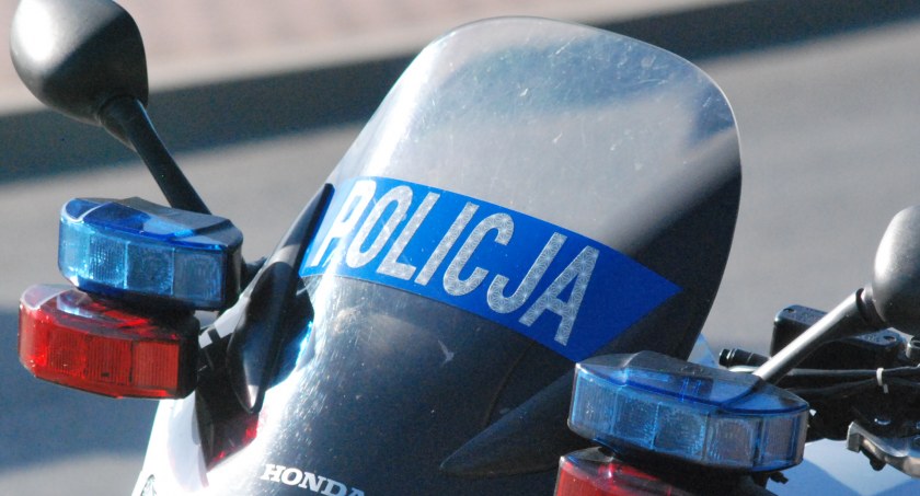 Starachowiccy policjanci stanęli na wysokości zadania. Eskortowali kobietę w ciąży