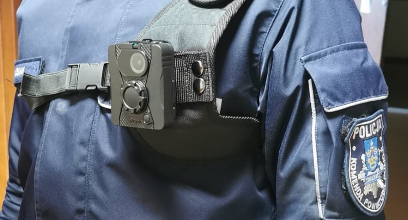 Policjanci z KPP Starachowice z nowoczesnym sprzętem. Ich interwencje będą nagrywane
