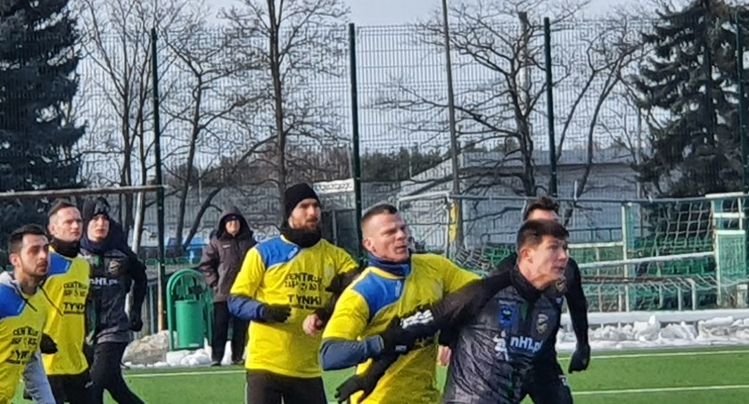 Star Starachowice przed startem rundy wiosennej. Stal zgięta przez zespół Tadeusz Krawca