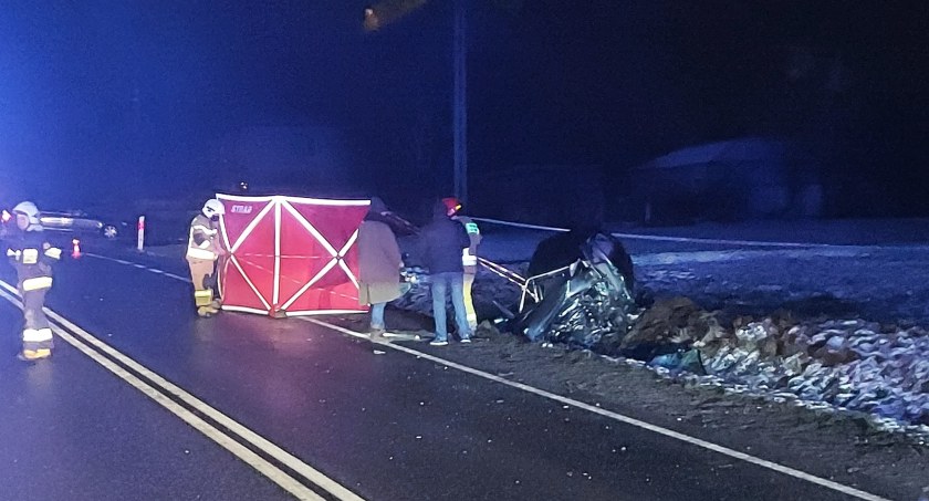 Drogowa tragedia w Parszowie. Na miejscu służby ratownicze i prokurator