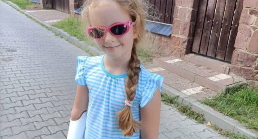 Trwa zbiórka na protezę dla 7-letniej Sandry ze Starachowic