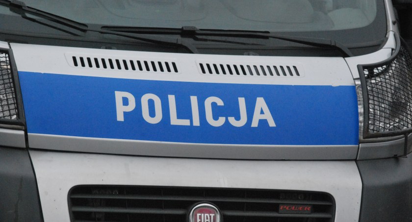 Zderzenie dwóch pojazdów w Adamowie. Dwie osoby poszkodowane