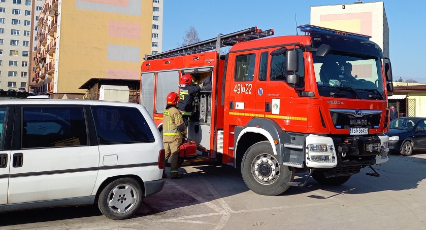 PILNE: mieszkaniec Starachowic w niebezpieczeństwie. Na pomoc ruszyli strażacy