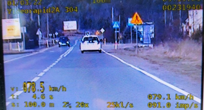 Instruktor nauki jazdy ukarany przez policjantów ze Starachowic. Z jakiego powodu?