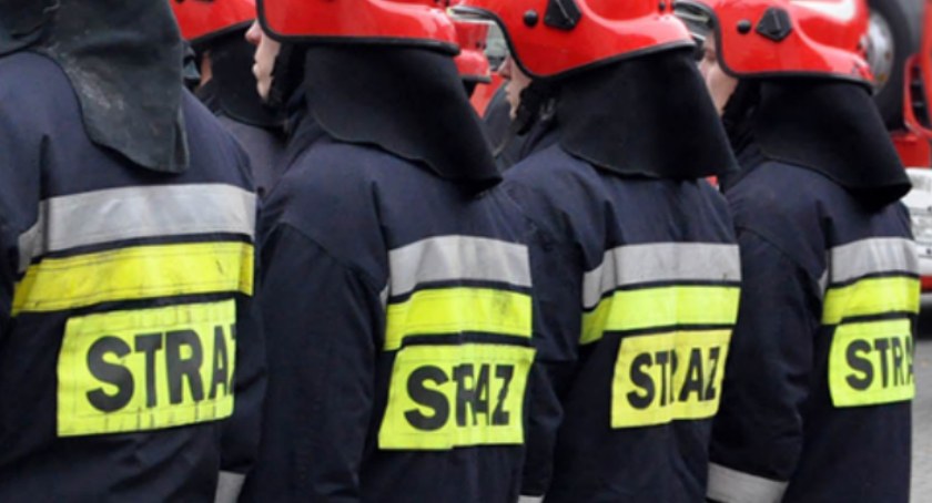 Pożar w Ostrożance. Na miejscu strażacy