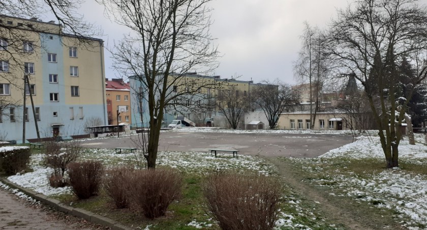 Ławki na Osiedlu Żeromskiego bardzo potrzebne