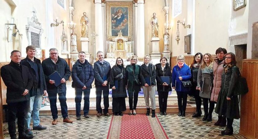 PER LA GLORIA śpiewa na chwałę Pana...