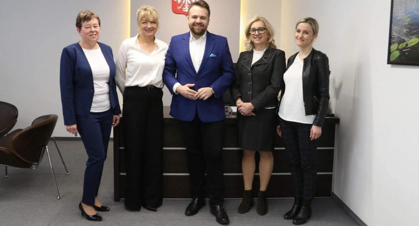 Dyrektorskie kadry oświatowe przetasowane