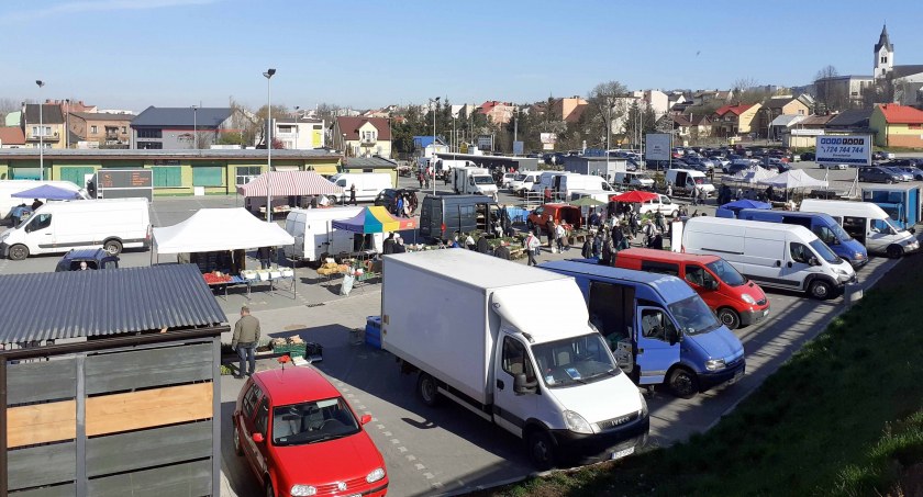 Droższy parking na targowicy miejskiej