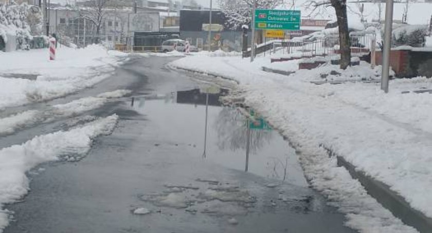 Potrzebne pontony na ul. Konstytucji 3 Maja?