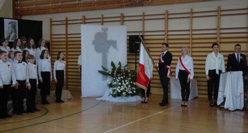 Szkoła w Chybicach ma zacnego patrona
