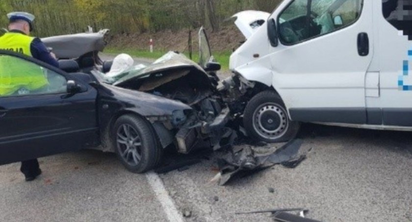 Wypadek w Wólce Milanowskiej. Zakleszczona kobieta w samochodzie