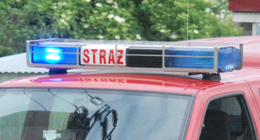 Pożar w Bostowie Starym. Na miejscu zdarzenia zastępy ze Starachowic i Brzezia