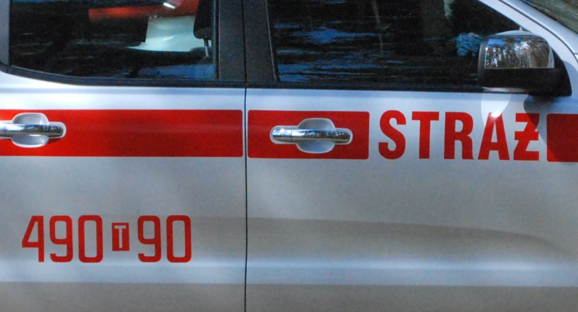 Niebezpieczne sadze nadal się palą. Pożar na terenie gminy Wąchock