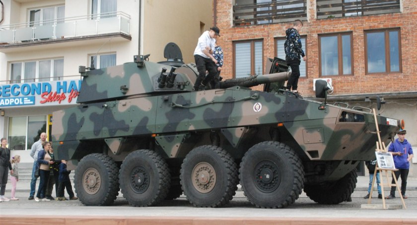 Piknik militarny w Starachowicach. Zachęcali do wstąpienia do dobrowolnej zasadniczej służby wojskowej