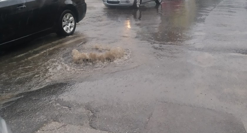 Ulewny deszczu i paraliż na ulicach w Starachowic