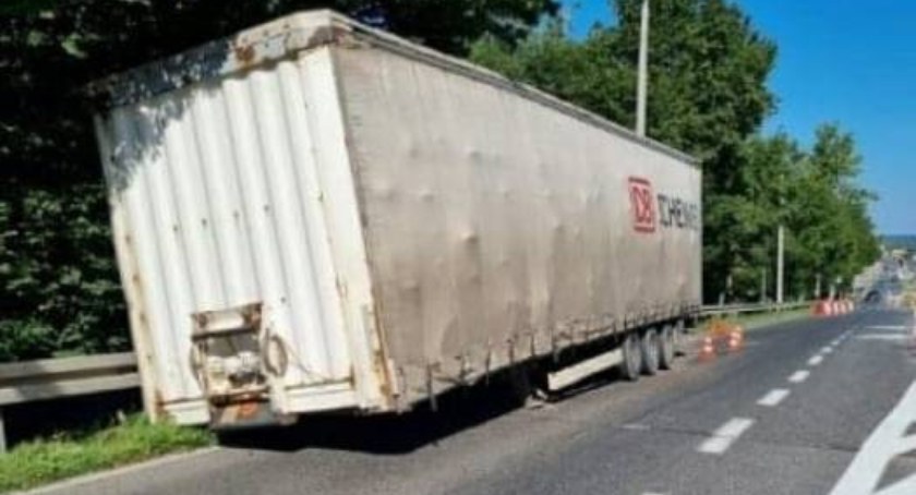 Niecodzienne zdarzenie na drodze krajowej. Jechał w kierunku Starachowic 