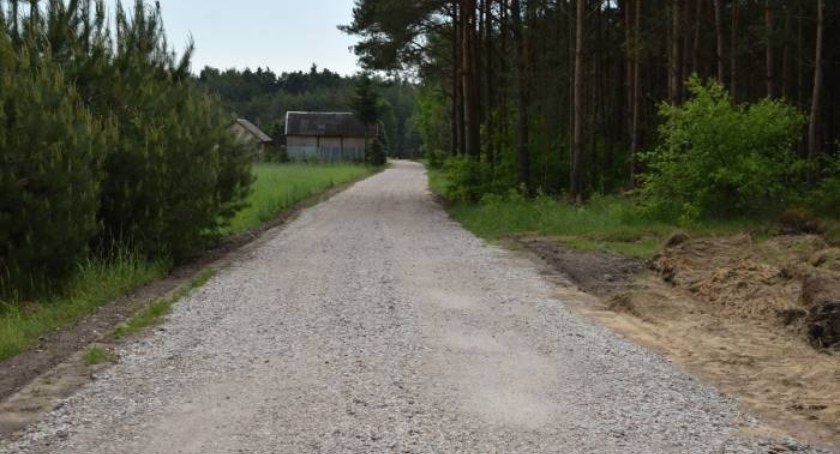 Droga pod lasem w gm. Mirzec gotowa