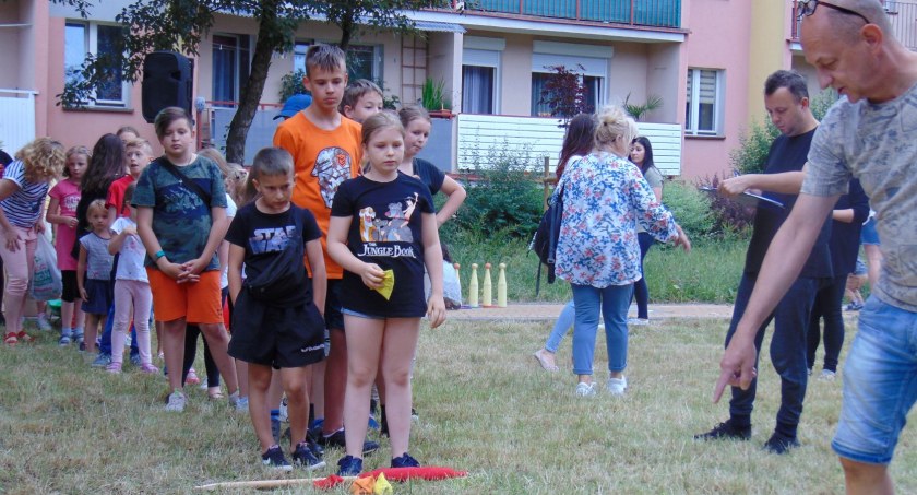 Zabawa na osiedlu Majówka w Starachowicach
