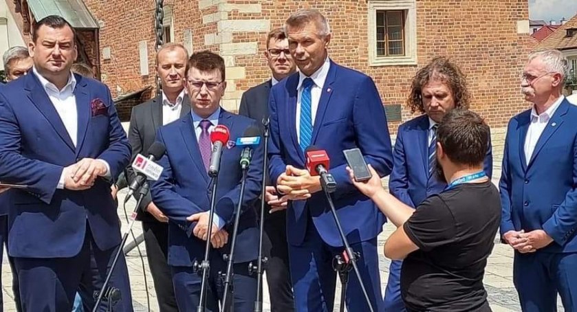 Prezydenci Skarżyska i Ostrowca w jednym ruchu, a prezydent Starachowic w swoim...