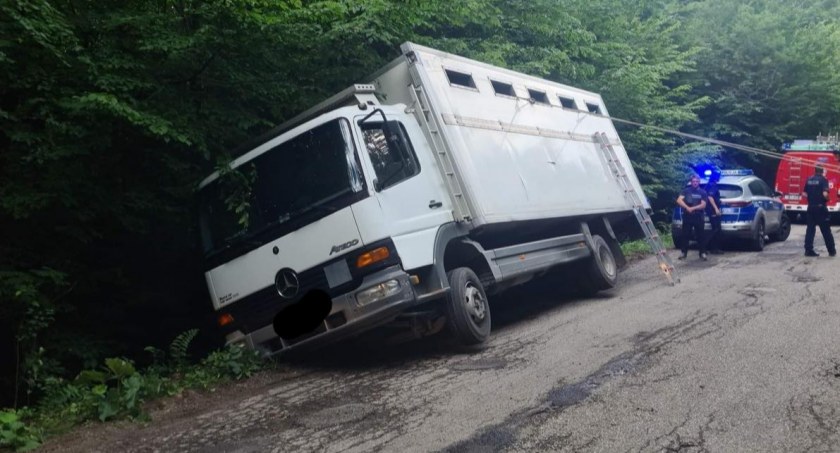 Wypadek w miejscowości Psary Kąty. Niezbędny był ciężki sprzęt