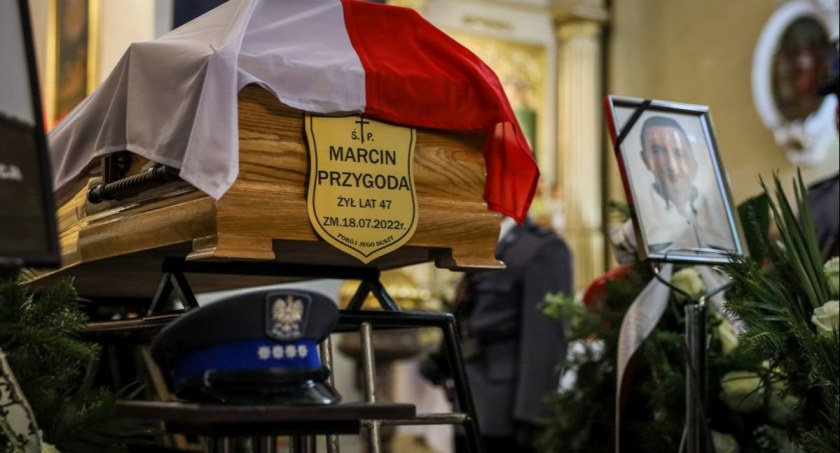 Żałoba w świętokrzyskiej policji. Ostatnia droga Marcina Przygody 