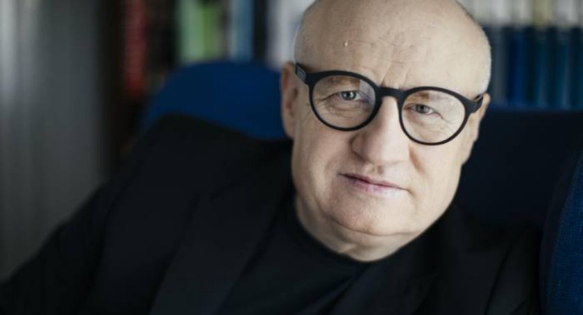 Maciej Siembieda, starachowicki pisarz o swoich powieściach, późnym debiucie i ... wiecznym piórze 