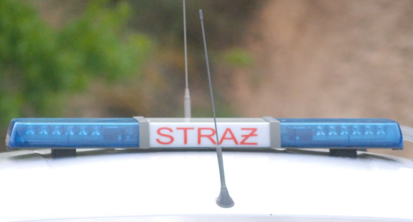 Akcja z udziałem strażaków na ul. Smugowej. Kobieta w piwnicy