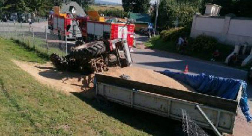 Wypadek w Chybicach. Gdzie jest kierowca ciągnika?