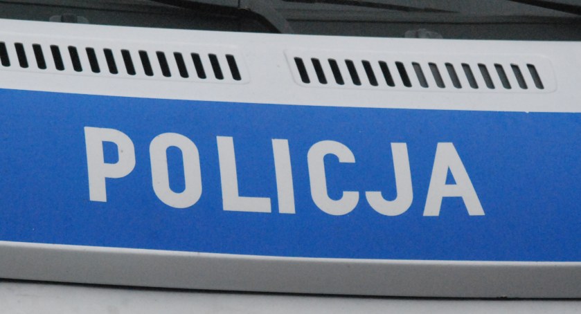 Po zderzeniu dwóch pojazdów. Stróże prawa z naszego regionu proszą o pomoc