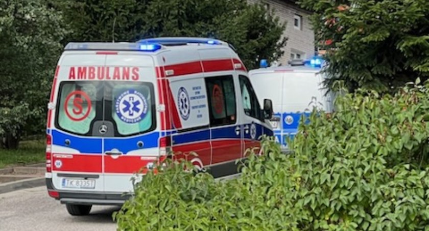 Pożar na poddaszu starachowickiego domu. Strażackie zastępy w akcji 