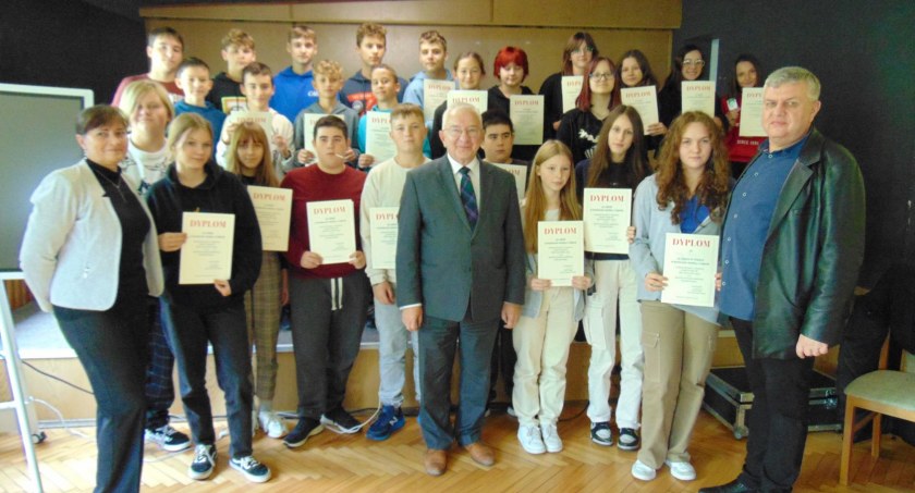 Uczniowie ze Starachowic z wiedzą o Sejmie są za pan brat