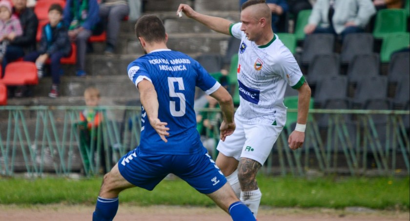 Trudny sprawdzian lidera Hummel IV ligi świętokrzyskiej. Wymiana ciosów przy Szkolnej