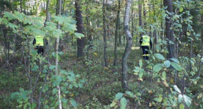Zwłoki na terenie gminy Nowa Słupia. Okoliczności śmierci badają stróże prawa