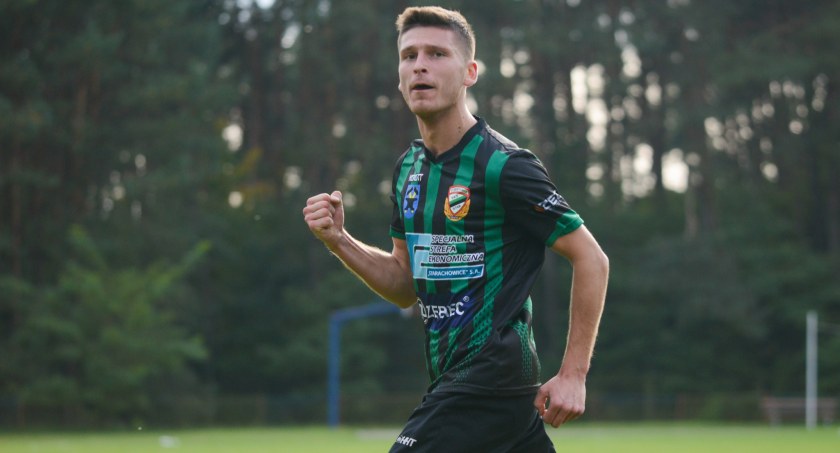 Po przerwie czterokrotnie pokonali bramkarza rywali. Joker Kacper Wiecha odmienił losy spotkania