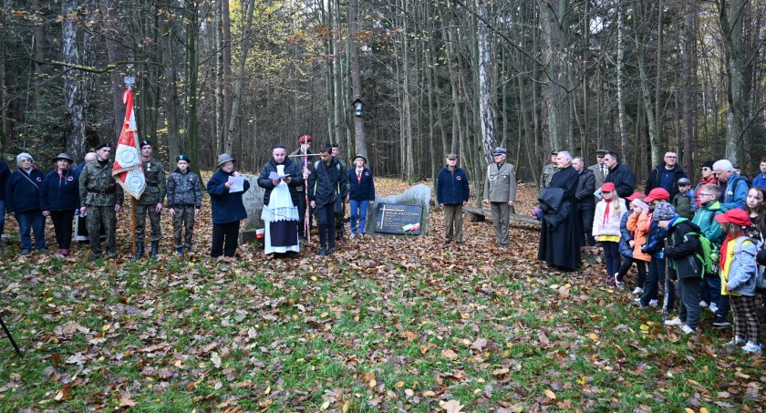 Szlakiem partyzanckich mogił na Wykus