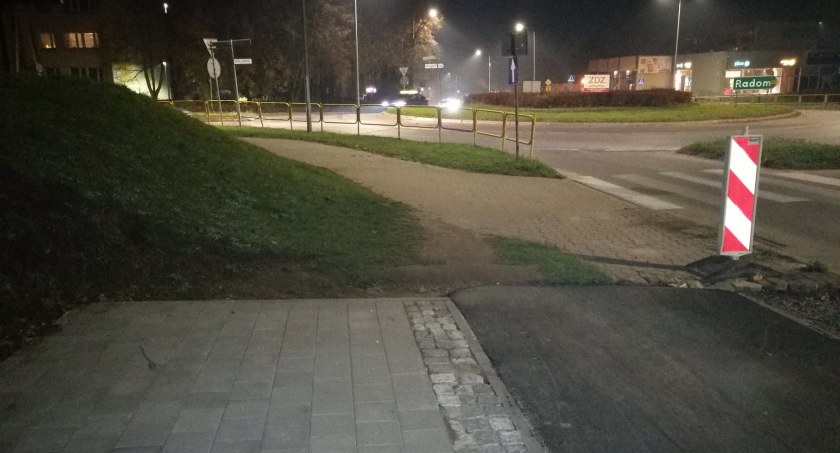 Chodnik i ścieżka bez ładu i składu...