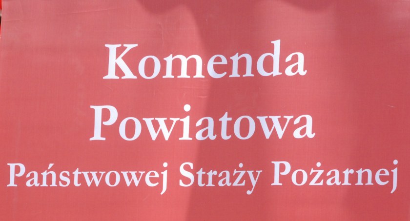 Pożar w miejscowości Brzezie. Zastępy starachowickich strażaków na miejscu