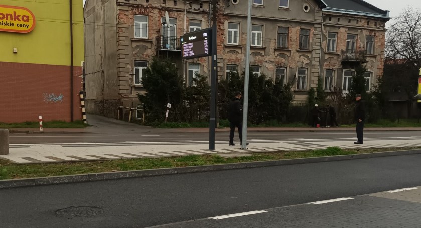 Przystanek bez wiaty i ławeczki
