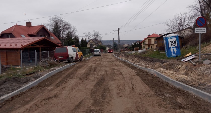 Ul. Duboisa z nowym wodociągiem...