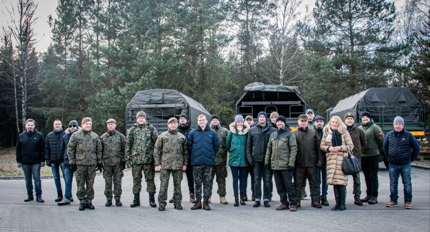 Ze Starachowic na wojskowy poligon w Nowej Dębie. Ramię w ramie z żołnierzami WOT