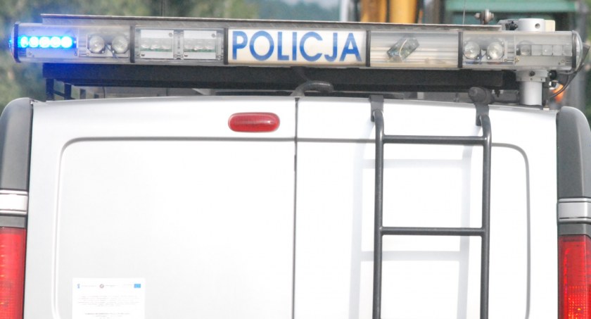 Zima zaskoczyła drogowców w Starachowicach. Strażacy i policjanci nie narzekali na nudę