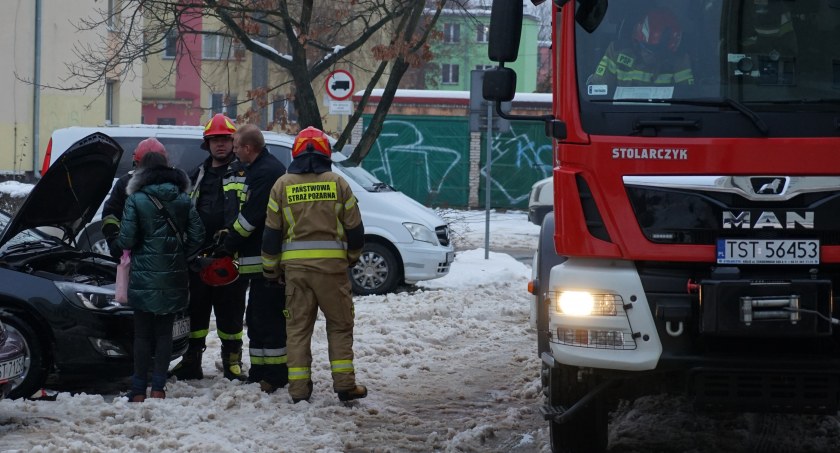 Akcja strażaków na parkingu przy ul. Lipowej w Starachowicach. Co stało się z samochodem?