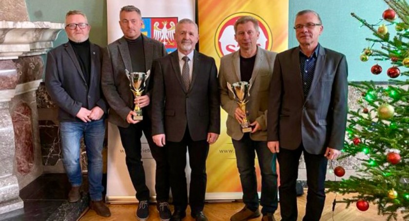 Starachowicka szkoła w elitarnym gronie. Wyróżnienie odbierali Rafał Lipiński i Paweł Brzozowski