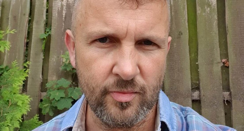 Rewolucyjna metoda nauki pływania. Bartosz Stanecki wydał książkę