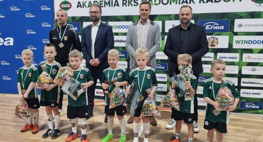 Akademia Piłkarska Staru na najniższym stopniu podium. W radomskiej hali spisali się na medal