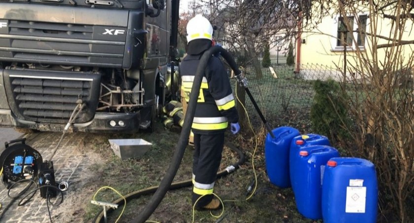 Kolizyjny poranek w powiecie starachowickim. Strażacy i policjanci mieli sporo pracy